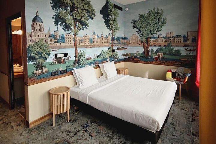 Room 30 of 68