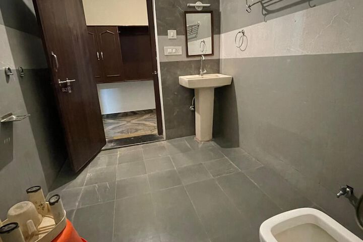 Room 17 of 25