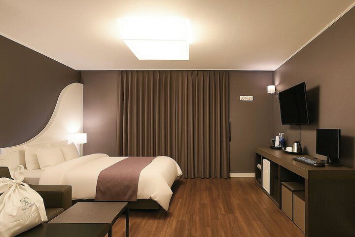 Room 62 of 85