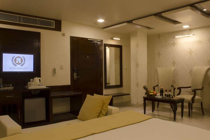 Room 16 of 33