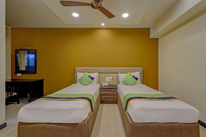 Room 9 of 32