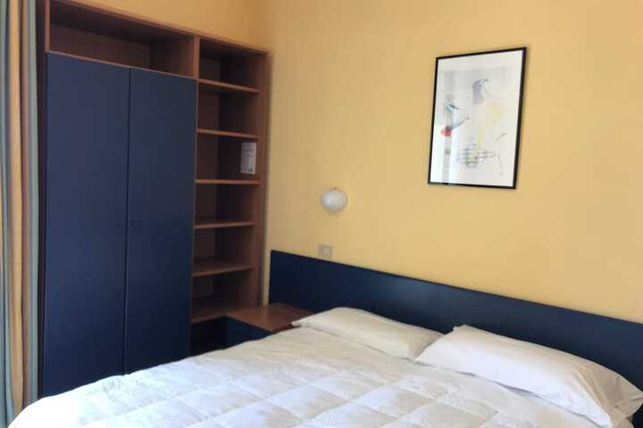 Room 2 of 16