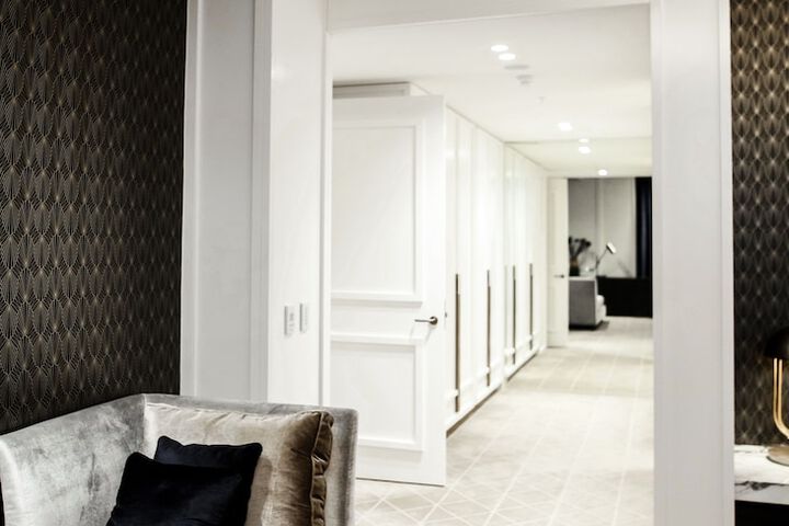 Room 33 of 108