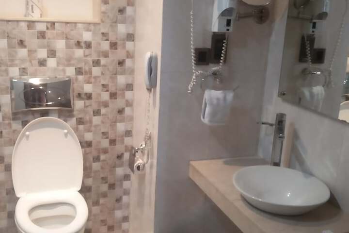 Room 25 of 66