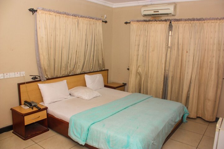Room 9 of 35
