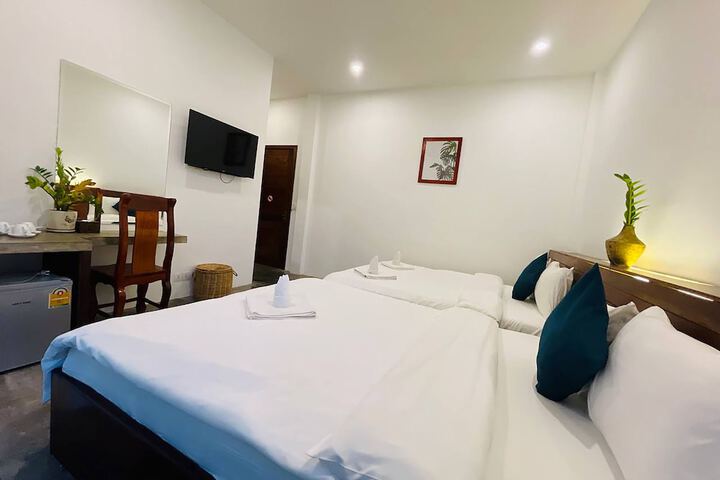 Room 27 of 79