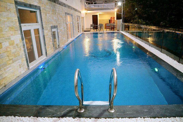 Hotel Pool