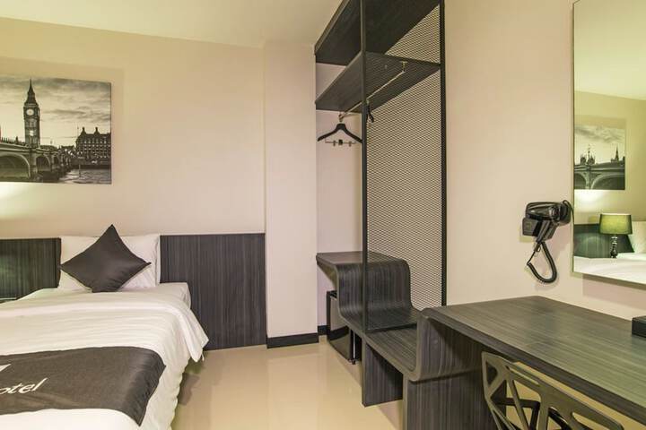 Room 6 of 40