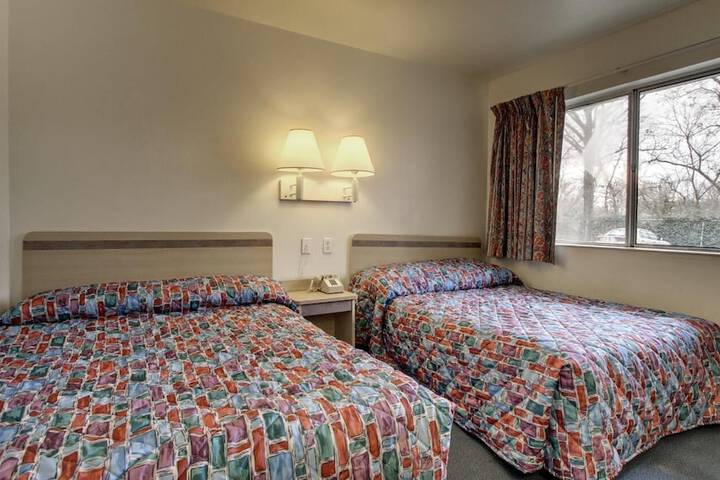2 Double Beds (3 of 5)