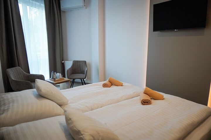 Room 17 of 76