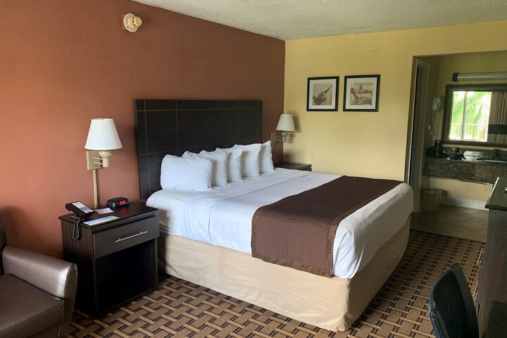 1 King Bed (7 of 7)