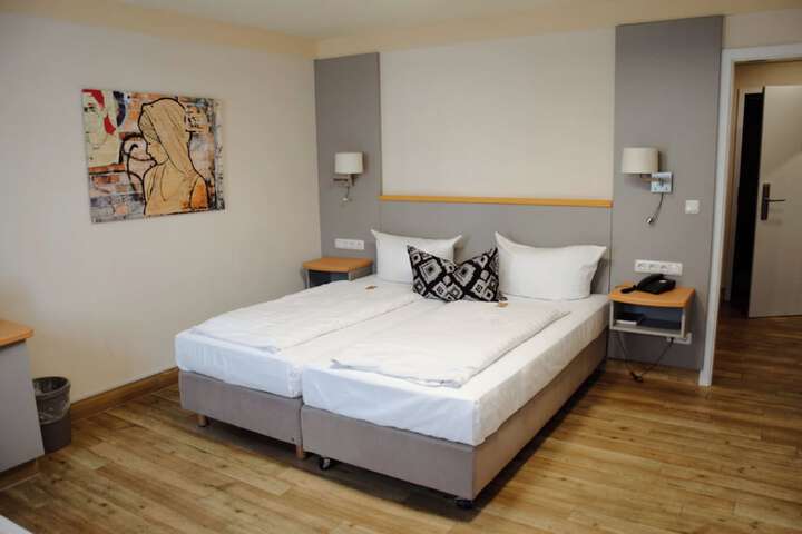 Room 34 of 76