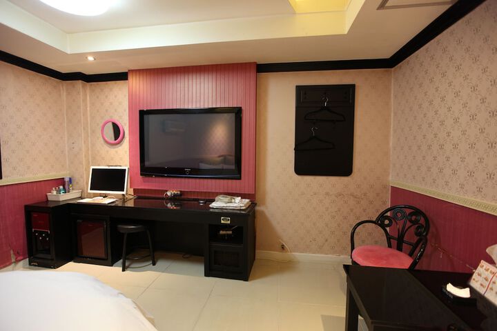 Room 12 of 52