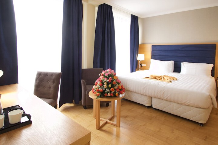 Room 5 of 36