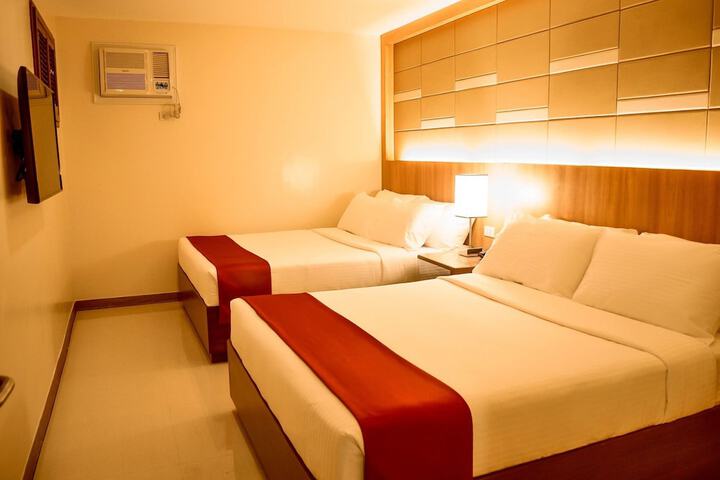 Room 10 of 14