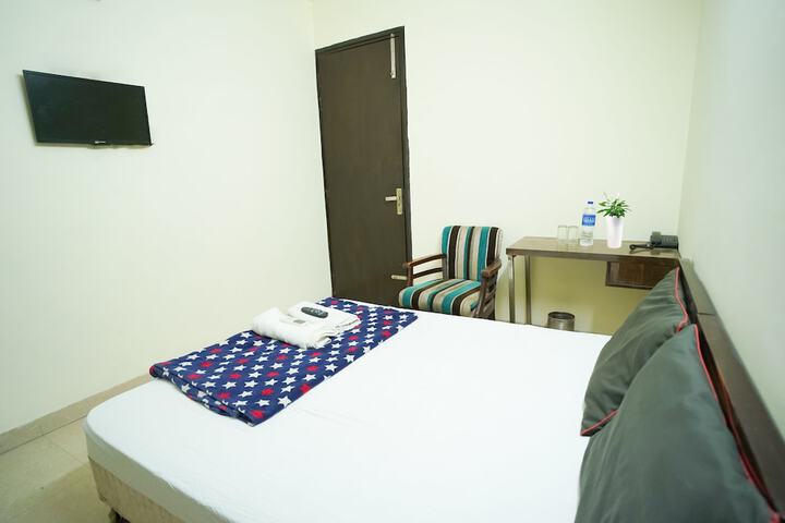 Room 11 of 24