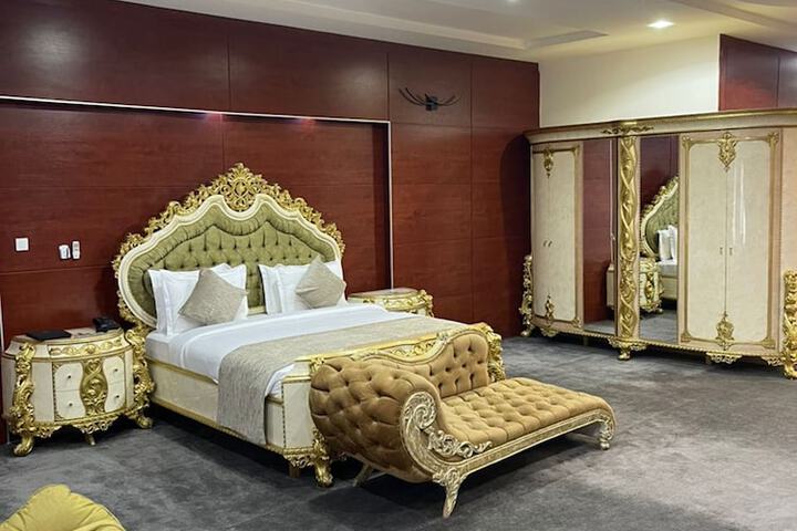 Room 10 of 44