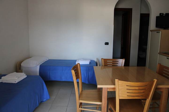 Room 8 of 84