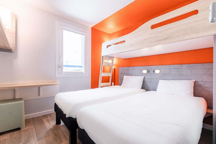 Room 7 of 30