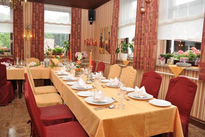 Dining 19 of 25