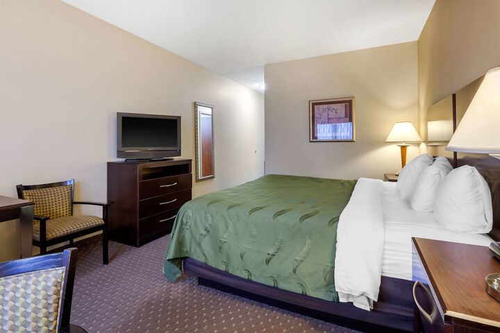 1 King Bed Mobility Accessible (13 of 16)