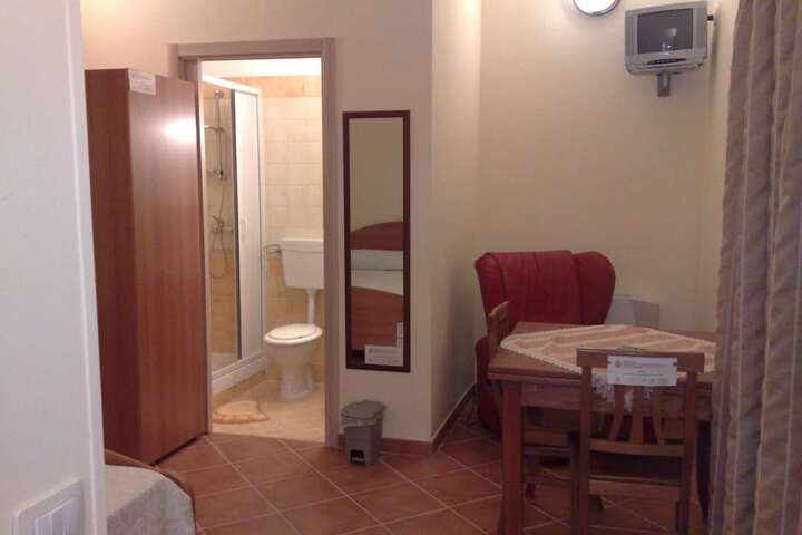 Room 10 of 65