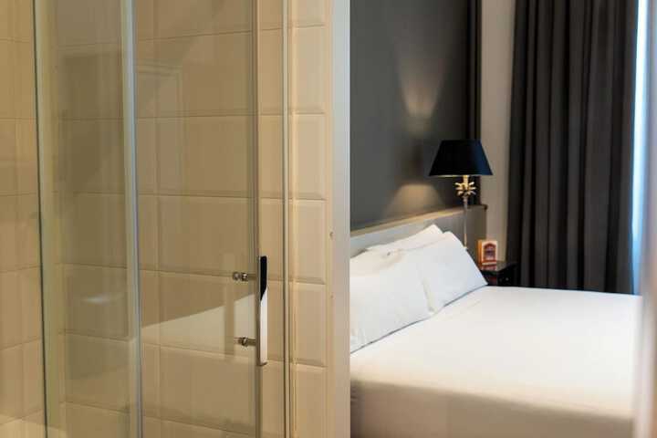 Room 25 of 74