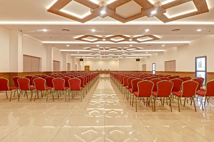 Ballroom/Hall 29 of 36