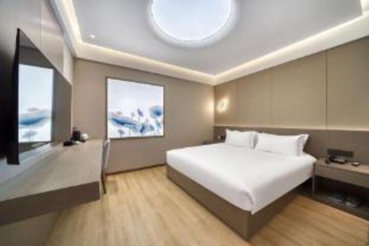 Room 10 of 10