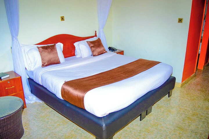 Room 15 of 114