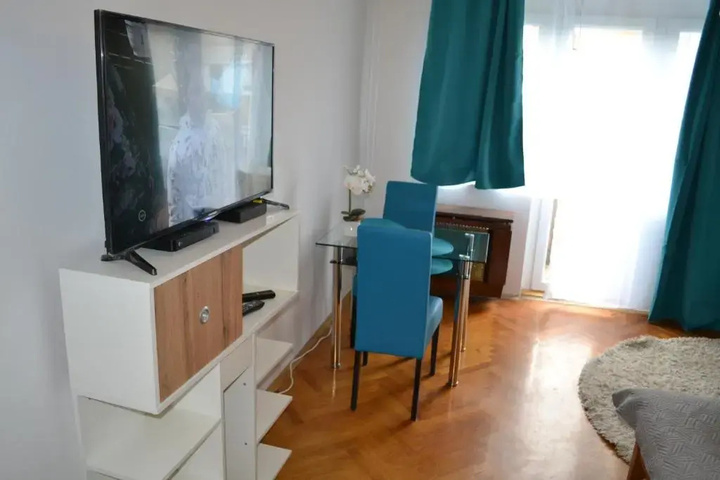 Room 3 of 10