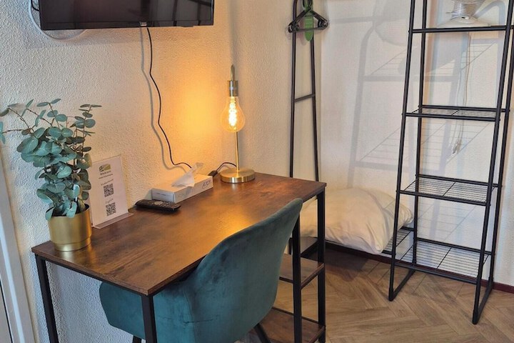 Room 35 of 76
