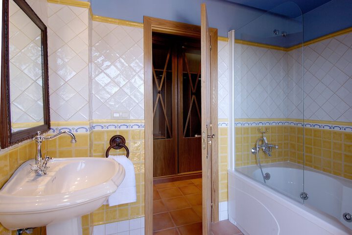 Room 9 of 23