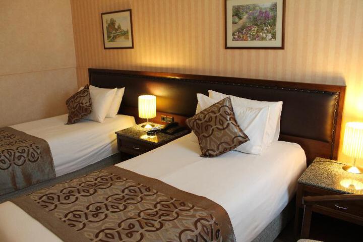 Room 5 of 6