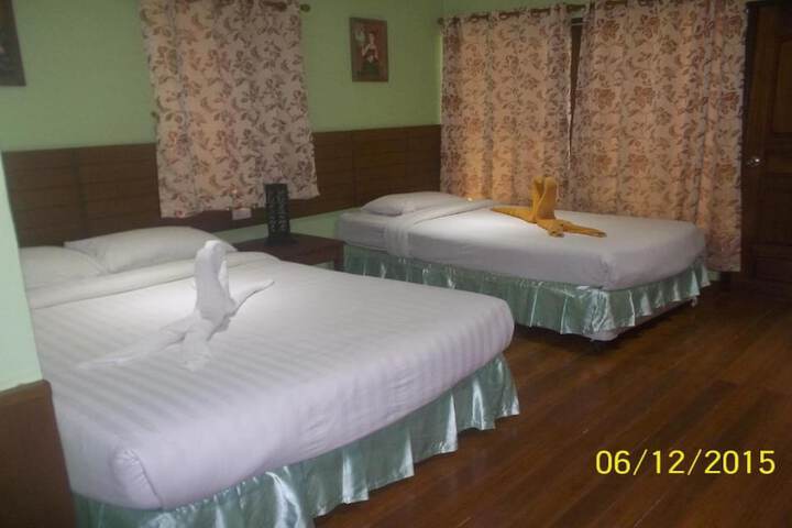 Room 33 of 128