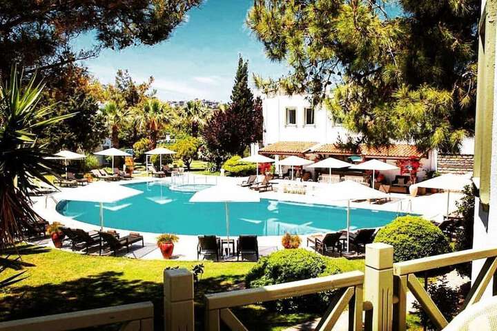 Hotel Pool