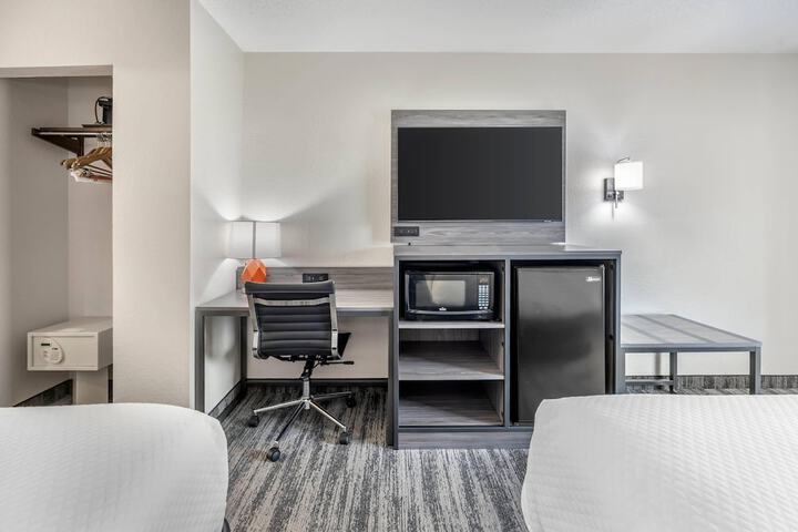 Room 34 of 49