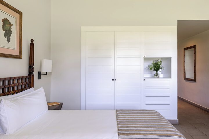 Room 5 of 33