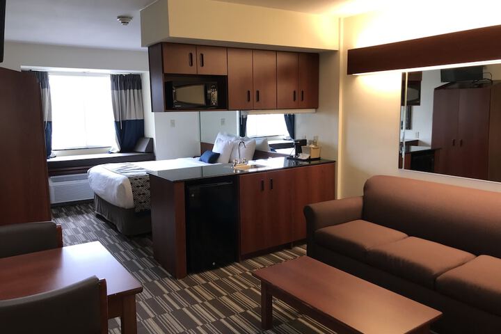 1 Queen Bed Accessible Room (33 of 54)