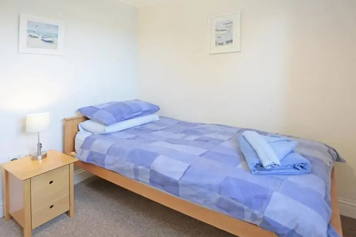 Room 2 of 18