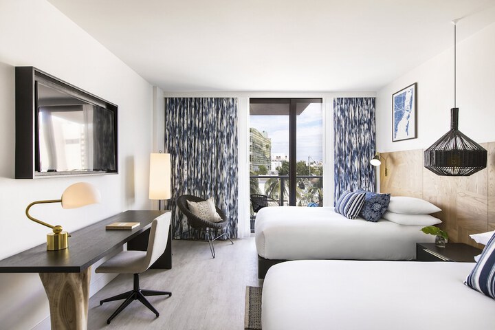 1 Queen Bed (7 of 14)