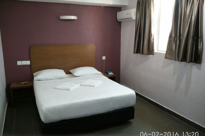 Room 10 of 33