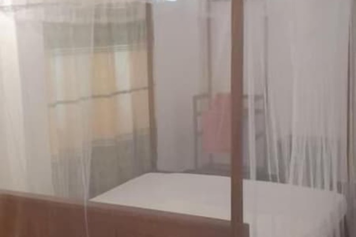 Room 6 of 10