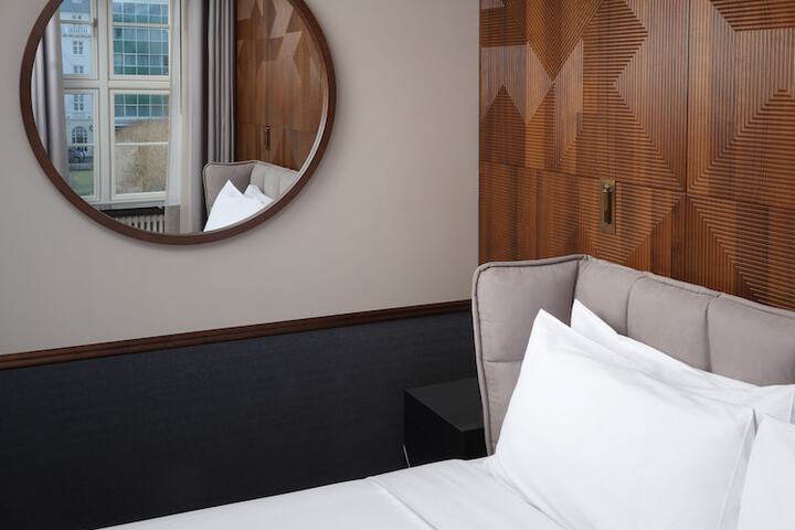 Room 20 of 132