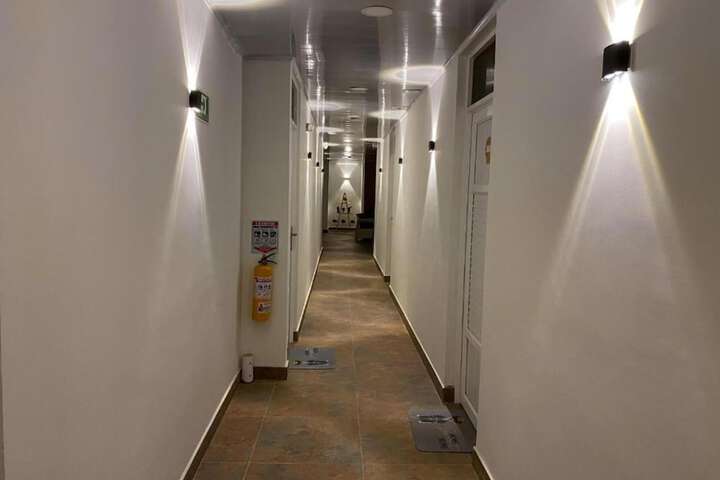 Room 9 of 18