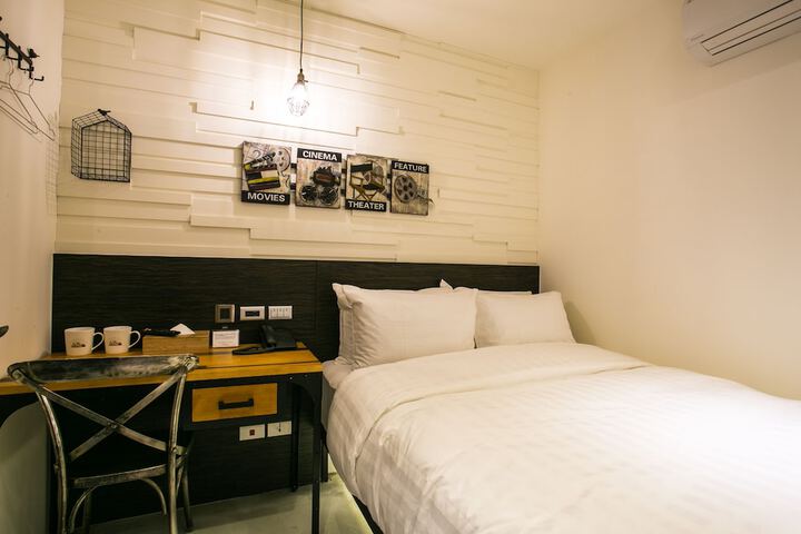 Room 18 of 37