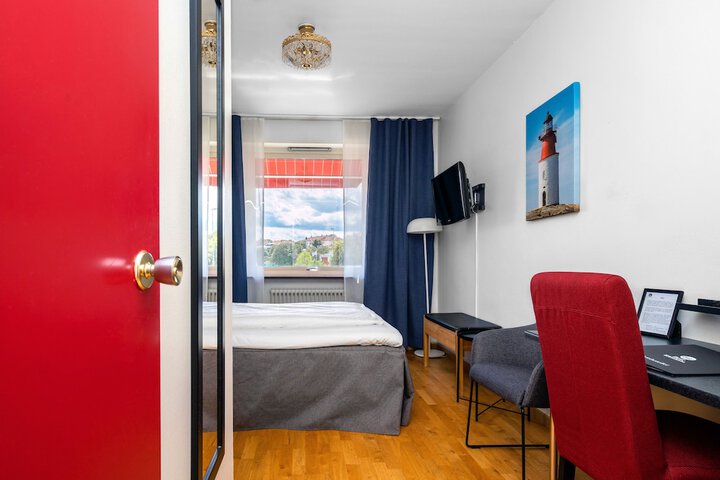 Room 14 of 65
