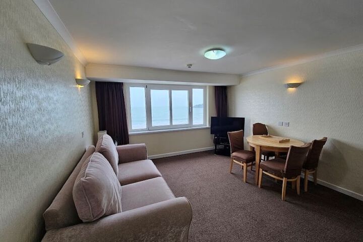 Room 17 of 40