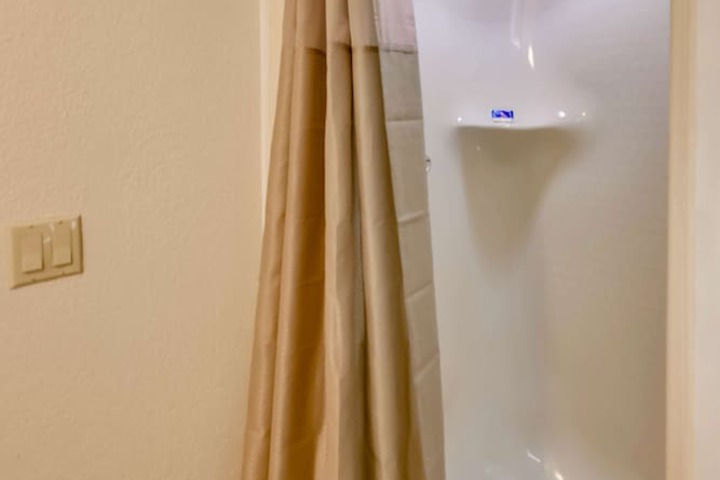 Room 16 of 27