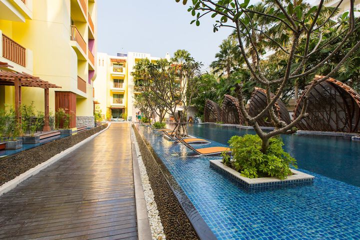 Pool Hotel